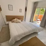 Apartament Stylish Spot Pass The Keys