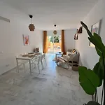 Stylish Spot Pass The Keys